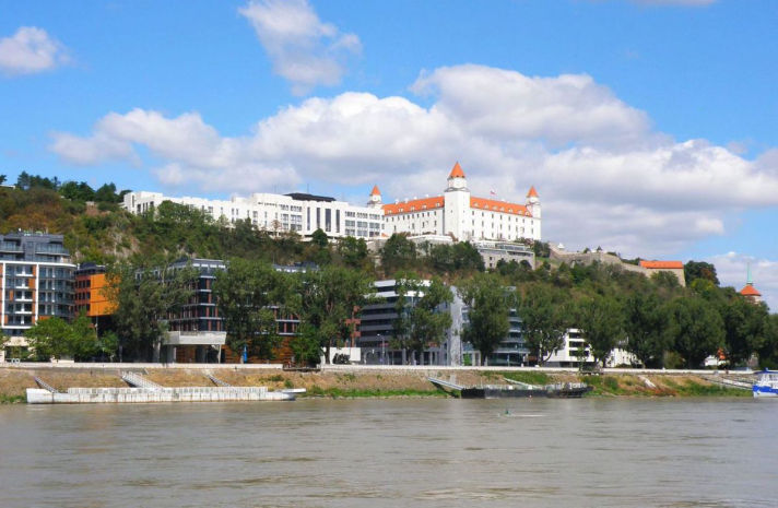 Bratislava z Dunaja